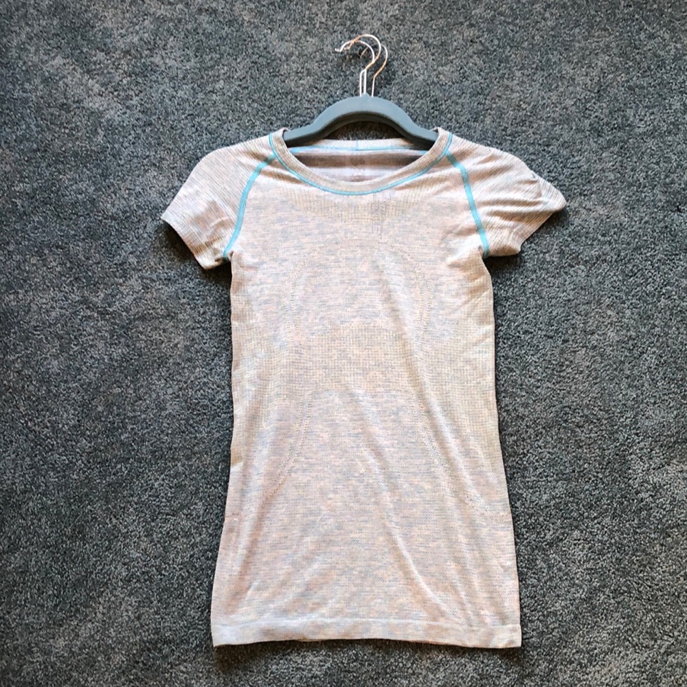 Lululemon turquoise swiftly tech short sleeve sz 4